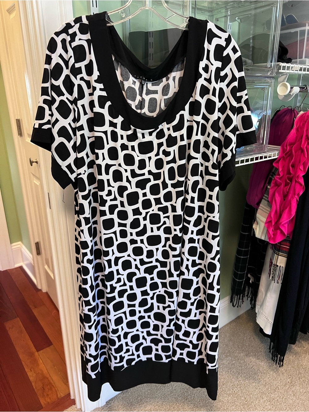 Tiana B. Black & White Geometric Scoop Neck Tunic
